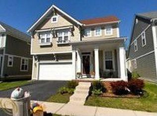 2020 Harbor Village Ave, Keego Harbor, MI 48320