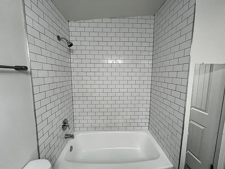 2933 N Euclid Ave — Photo 14