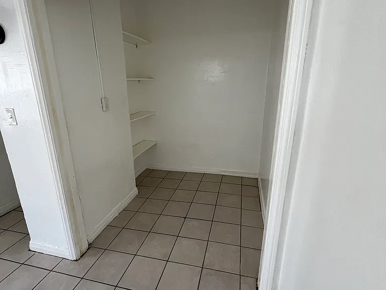 1012 N Ardmore Ave #111 — Photo 5
