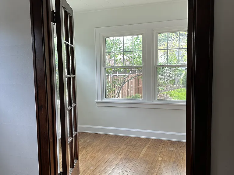 1634 Chesterland Ave — Photo 6