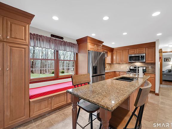 5th image of 46 Riverside Drive