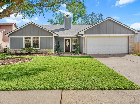 15807 Castorglen Dr, Webster, TX 77598