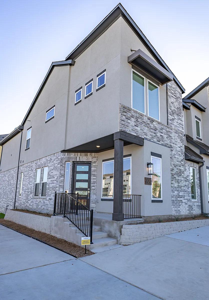 Building Photo - 900 Meadowcrest Dr #900