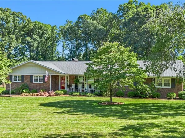 350 Laurelwood Dr, Wilkesboro, NC 28697