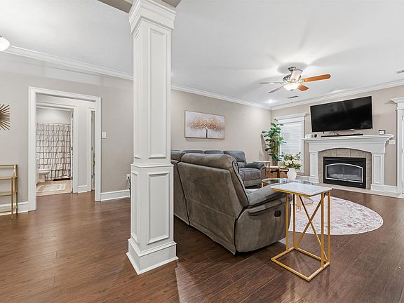 3rd image of 2575 Forest Vw