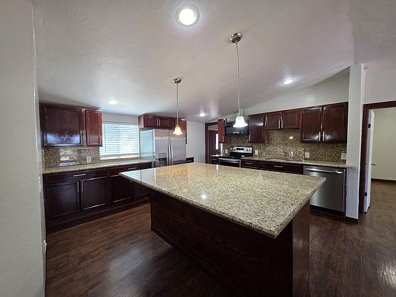 3rd image of 4020 Wapiti Way #37