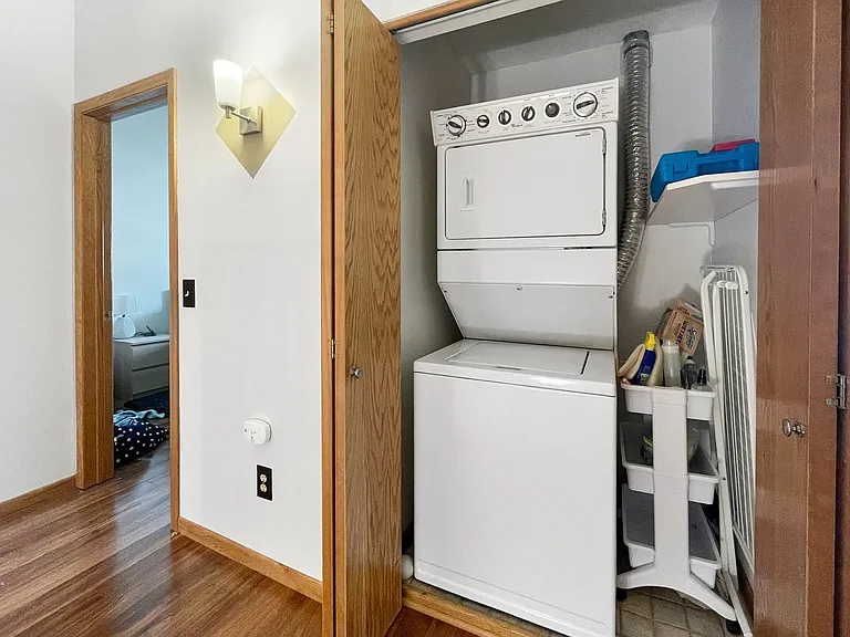 2040 Shenandoah Ct #G — Photo 11