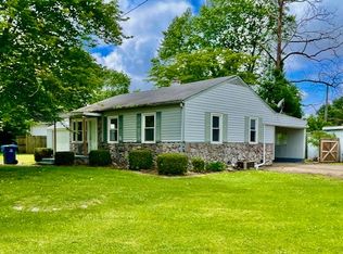 910 Smith St, Carmi, IL 62821