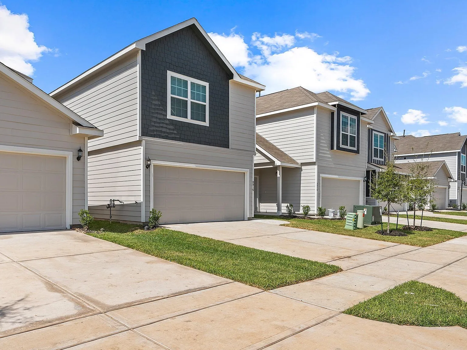 3 bed, 2.5 bath, 1711 sqft, $2,095 — Photo 1