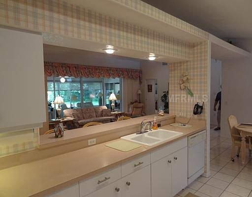 5th image of 8520 Creekview Ln
