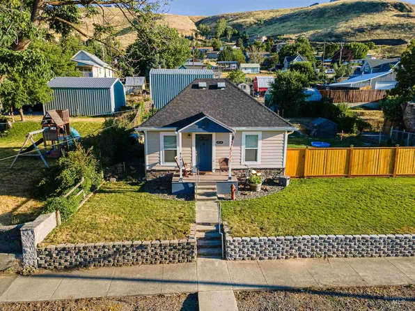 814 2nd St, Asotin, WA 99402