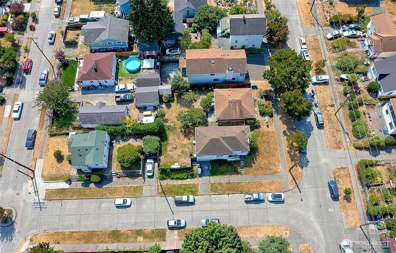 2nd image of 3002 21st Avenue S