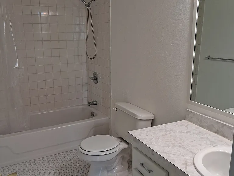 1938 N 9th Ave #C7 — Photo 2
