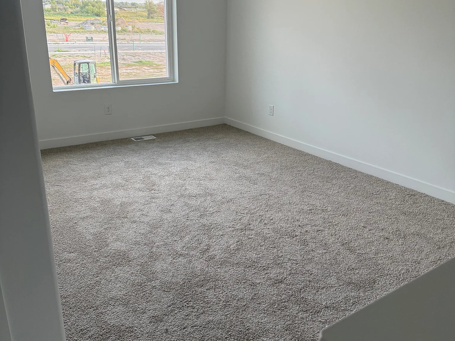 3 bed, 2.5 bath, 1800 sqft, $2,400 — Photo 3
