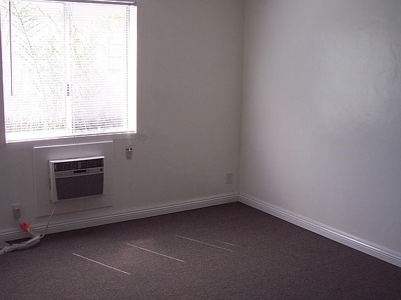4th image of 833 N Oakland Ave
