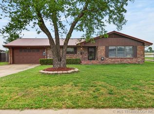 5716 Baylor Dr, Bartlesville, OK 74006