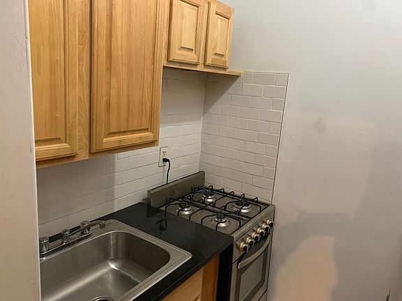 2nd image of 130 Hicks St #1R
