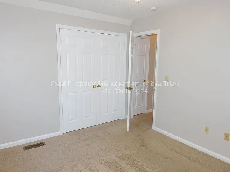 1805 Cody Ave — Photo 16