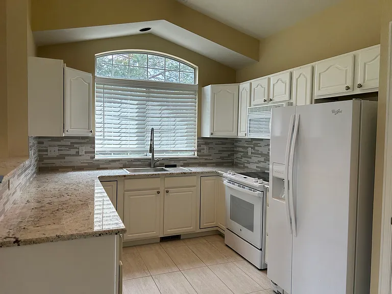 6439 S Dallas Ct — Photo 3