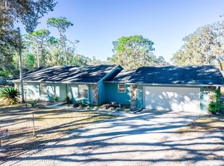 8615 Greenfield Ln, Zephyrhills, FL 33541