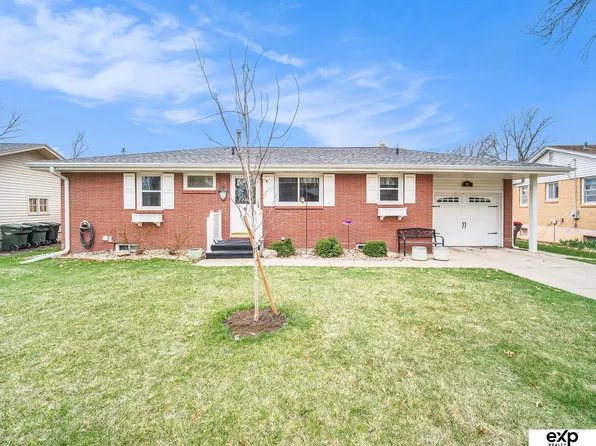 627 Trail Ridge Rd, Lincoln, NE 68505