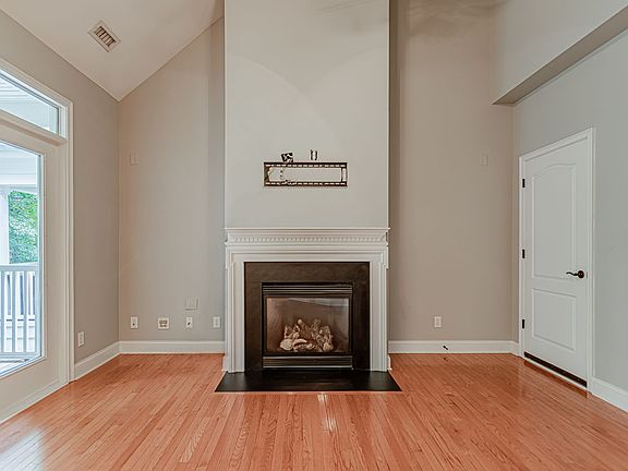 5th image of 24 Edge Ct Unit C
