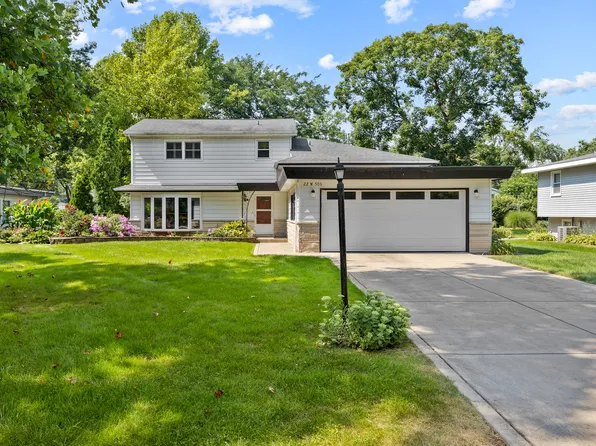 22W506 Arbor Ln, Glen Ellyn, IL 60137