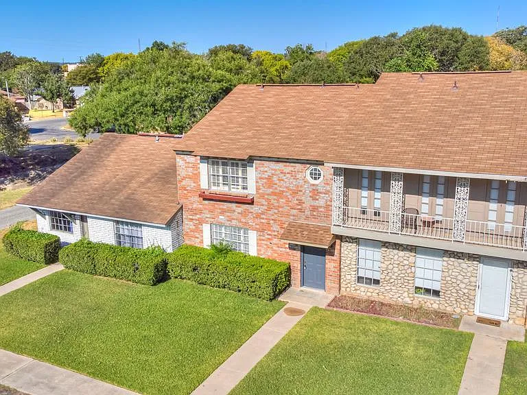 1908 Leslie Dr — Photo 1