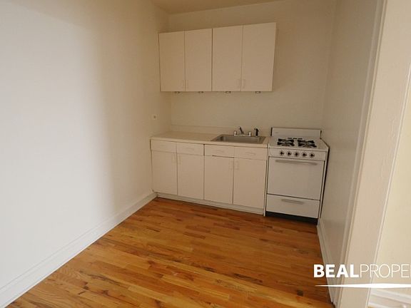 3rd image of 540 W Wellington Ave #540302