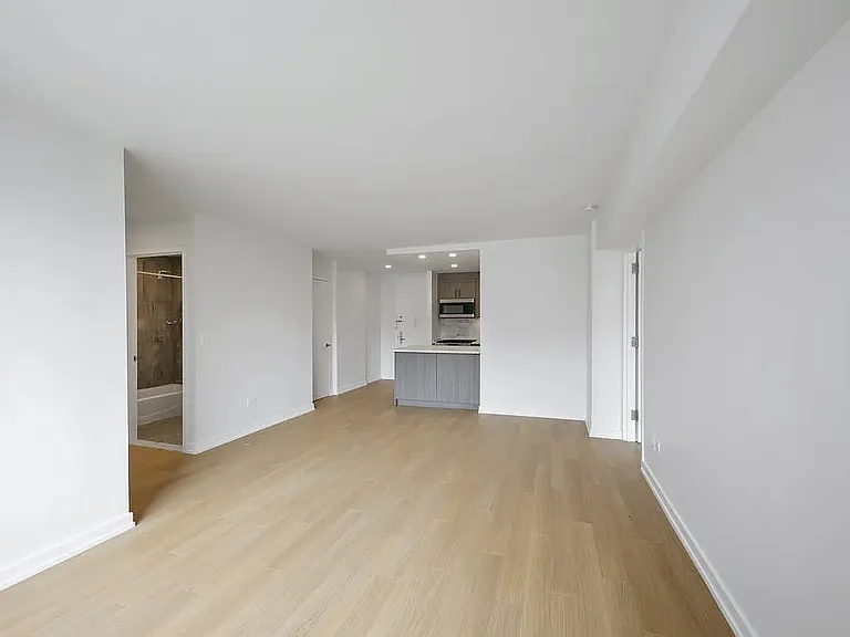 200 W 60th St #7G — Photo 6