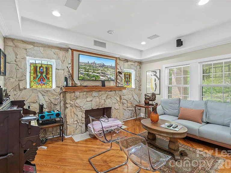 703 S Summit Ave #2 — Photo 7