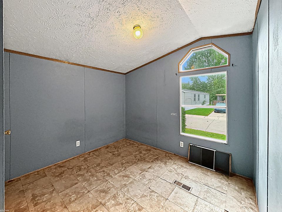 225 Warwick Way, photo 17