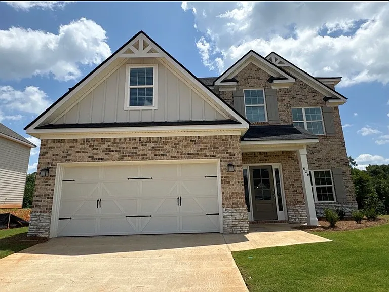 826 Tiger Dr — Photo 2