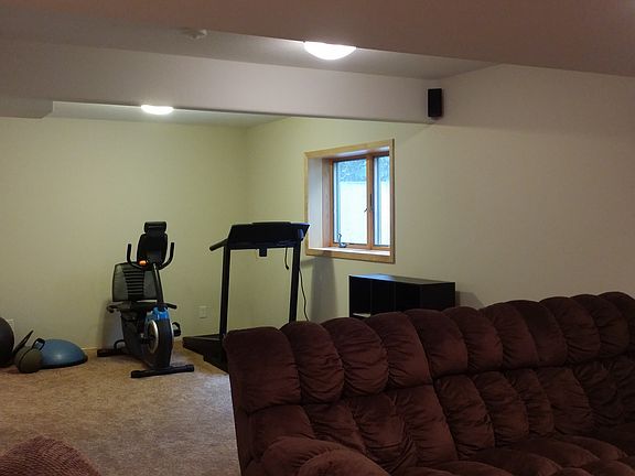 5th image of 824 Yellowstone Dr