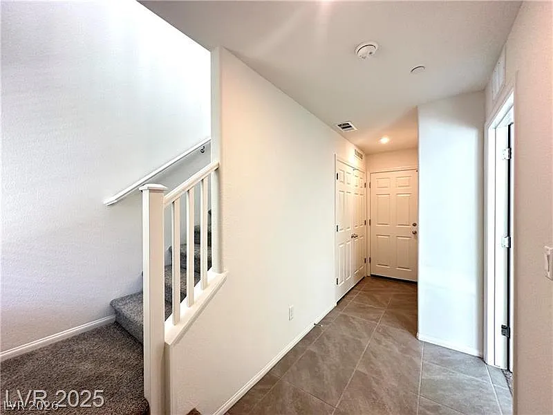 3 bed, 2.0 bath, 1221 sqft, $3,850 — Photo 3