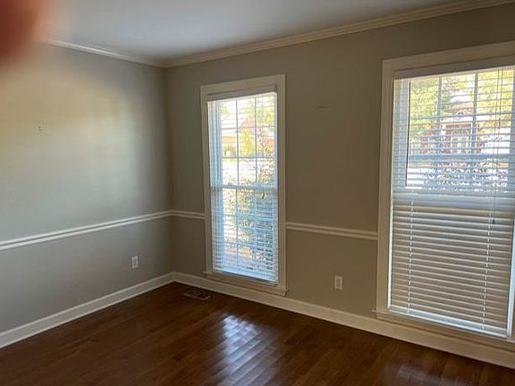 5th image of 1002 Greensway Dr