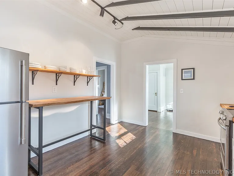 700 N McKinley Ave — Photo 5