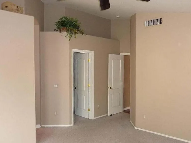 140 W Oxford Ln — Photo 8
