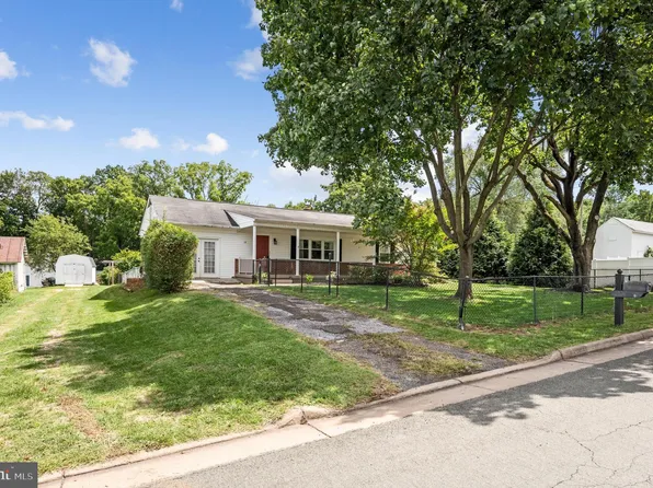 18 Walker Ave, Front Royal, VA 22630