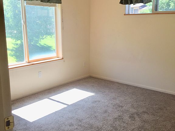 5th image of 2661 Woodberry Dr