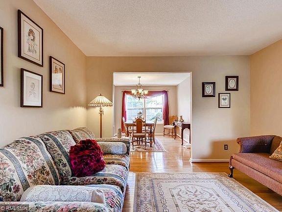 20441 Impatiens Way Lakeville-003-001-Living Room-MLS_Size