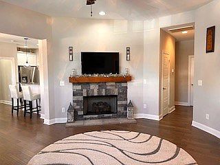 4th image of 102 King Cir