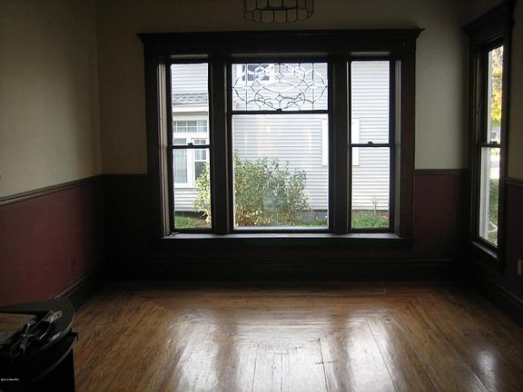 5th image of 401 Evans St #4