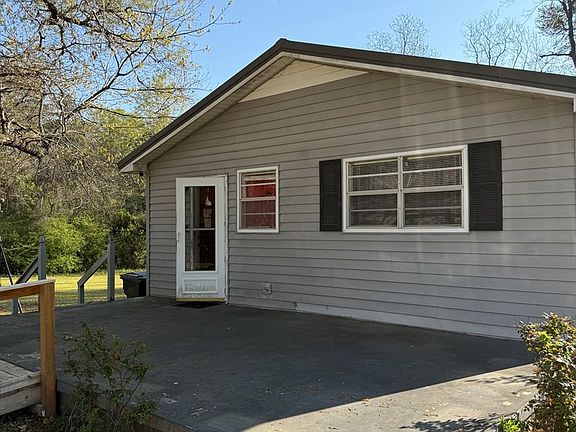 4th image of 180 Main St