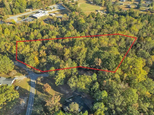 490 Edgewood Cir, Woodruff, SC 29388