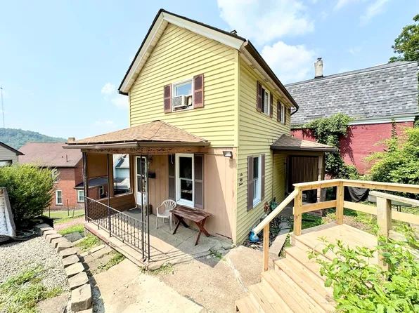 653 5th St, Pitcairn, PA 15140