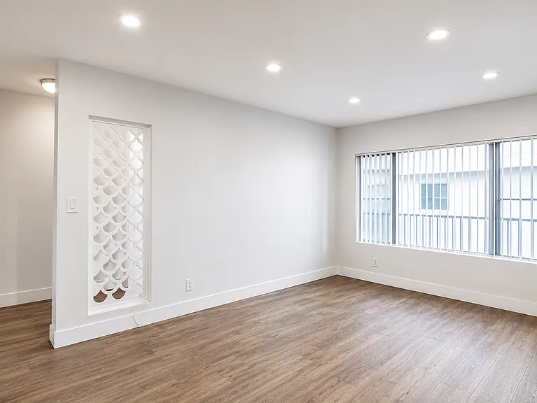 2233 S Ridgeley Dr #303 — Photo 1