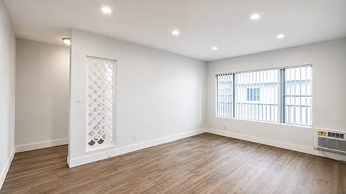 2233 S Ridgeley Dr #303 Photo 1