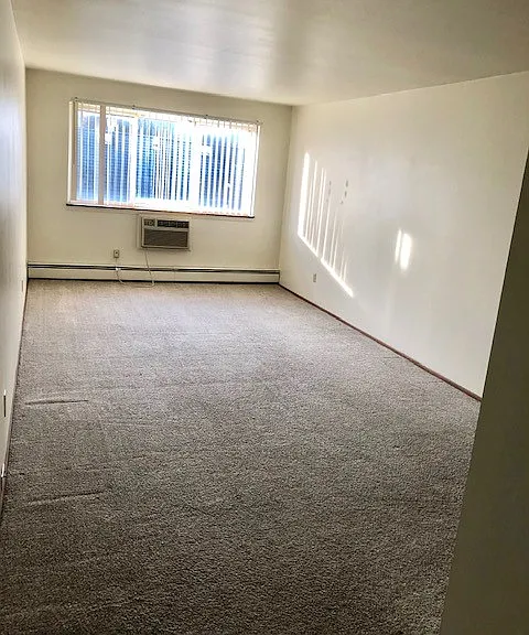 2555 N Oakland Ave — Photo 3