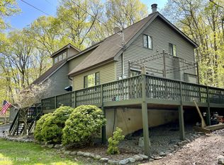 133 Cove Point Cir, Lakeville, PA 18438